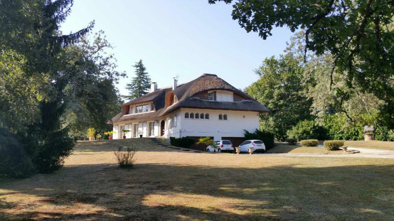 Bed and Breakfast La Belle Chaumiere Bretagne-de-Marsan Exterior foto